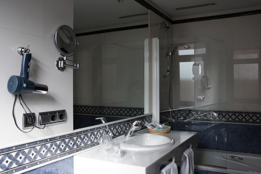 Amadeus Hotel 4*